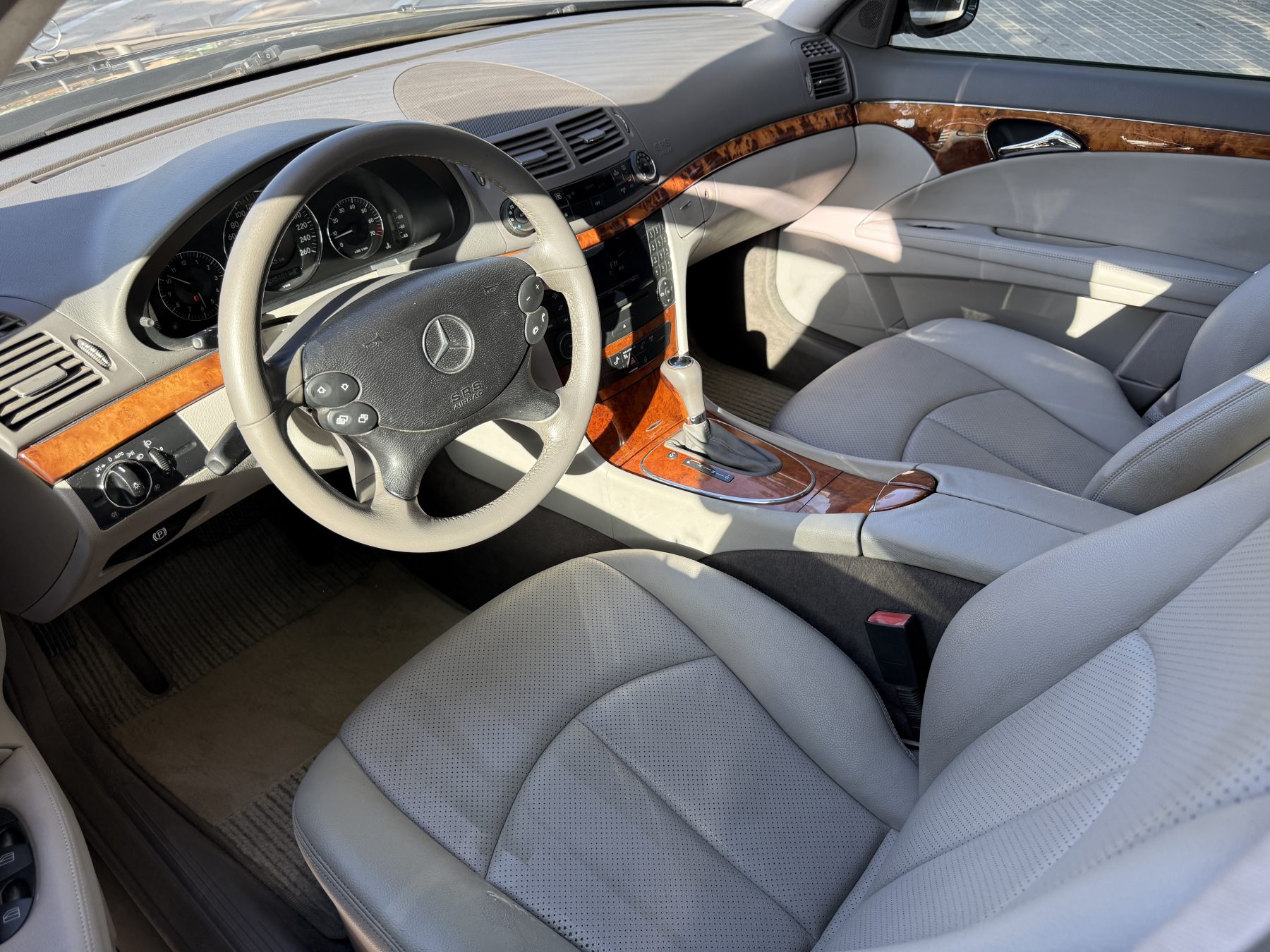 Mercedes-Benz E200