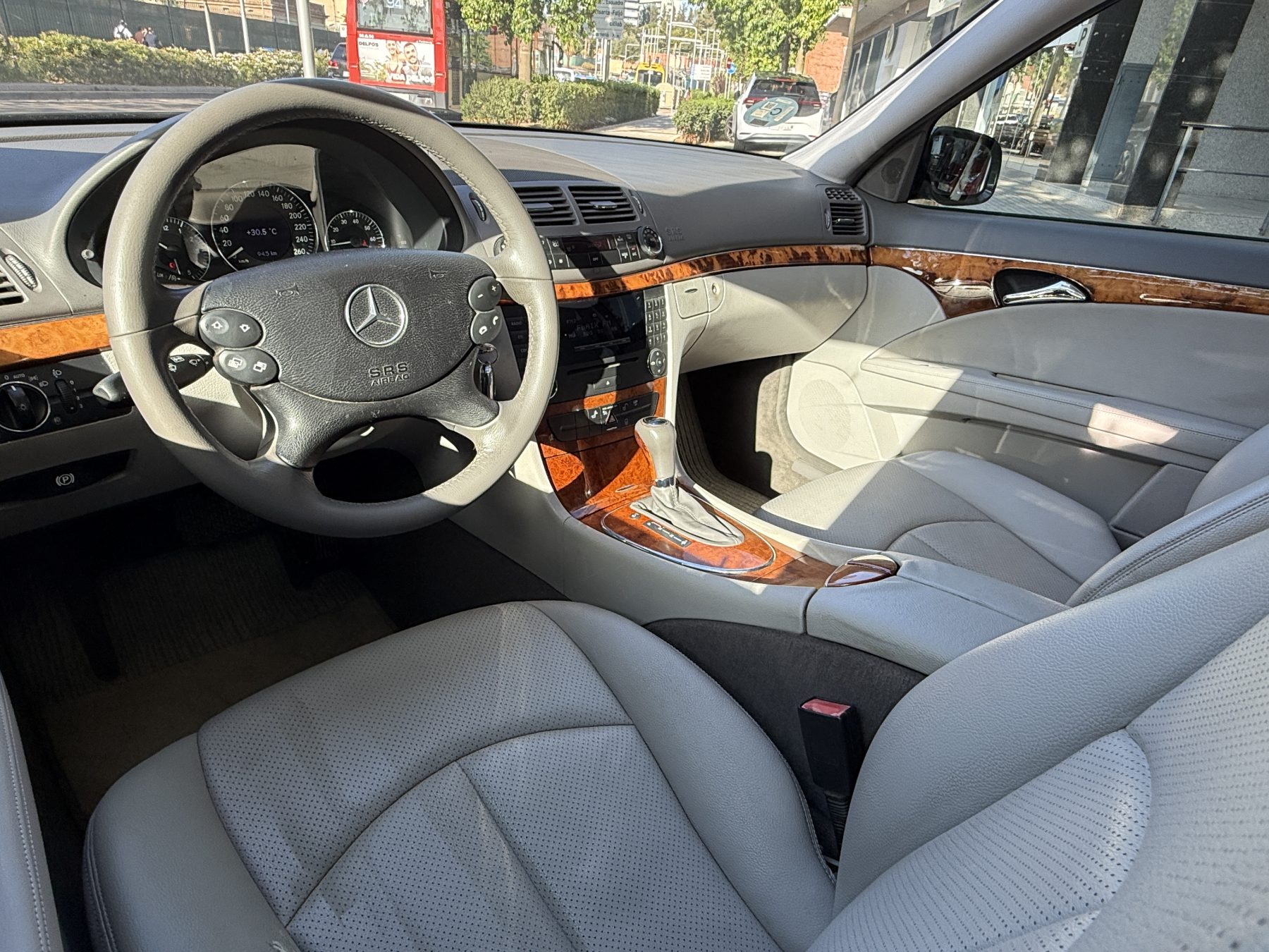 Mercedes-Benz E200