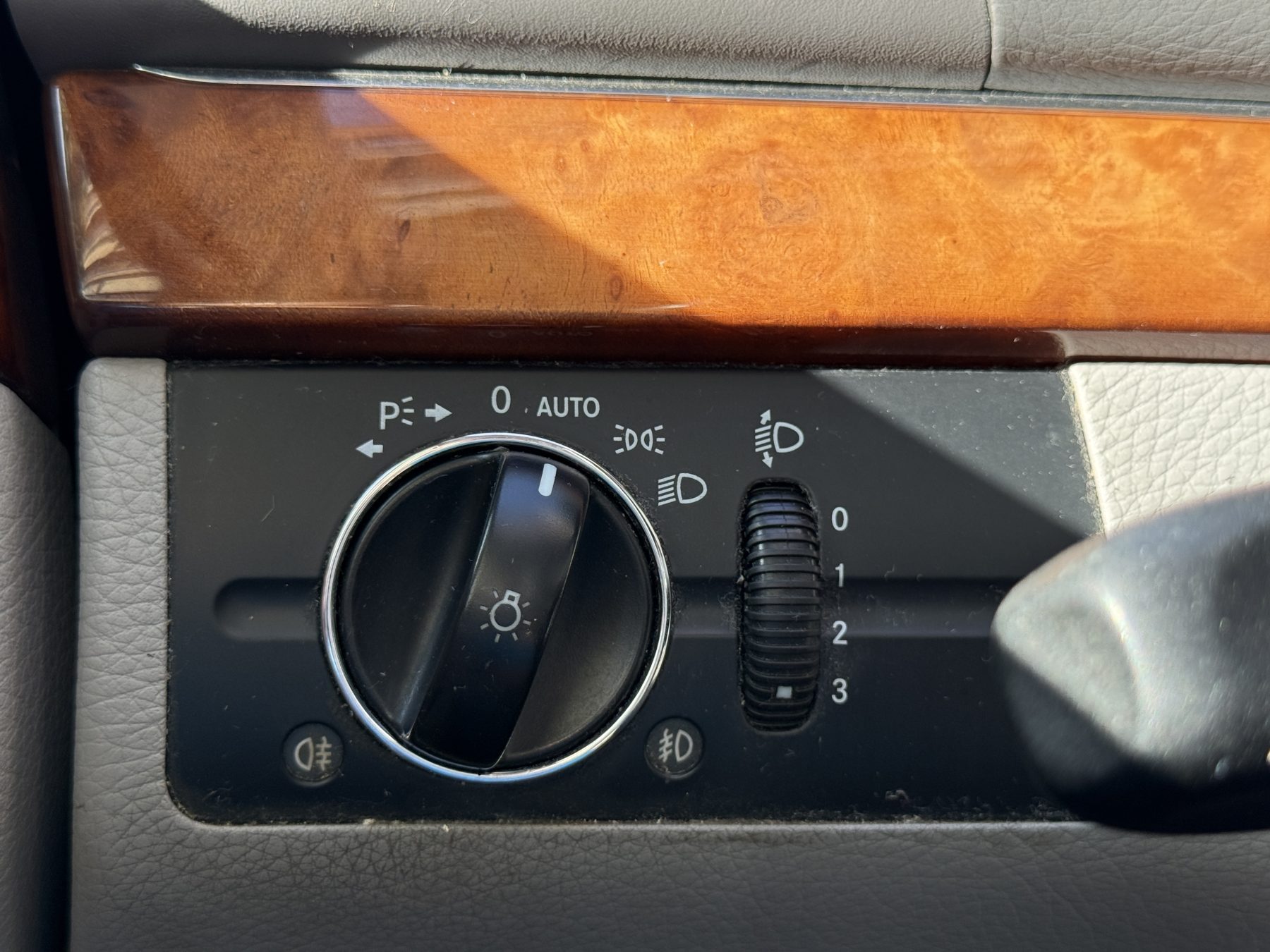 Mercedes-Benz E200