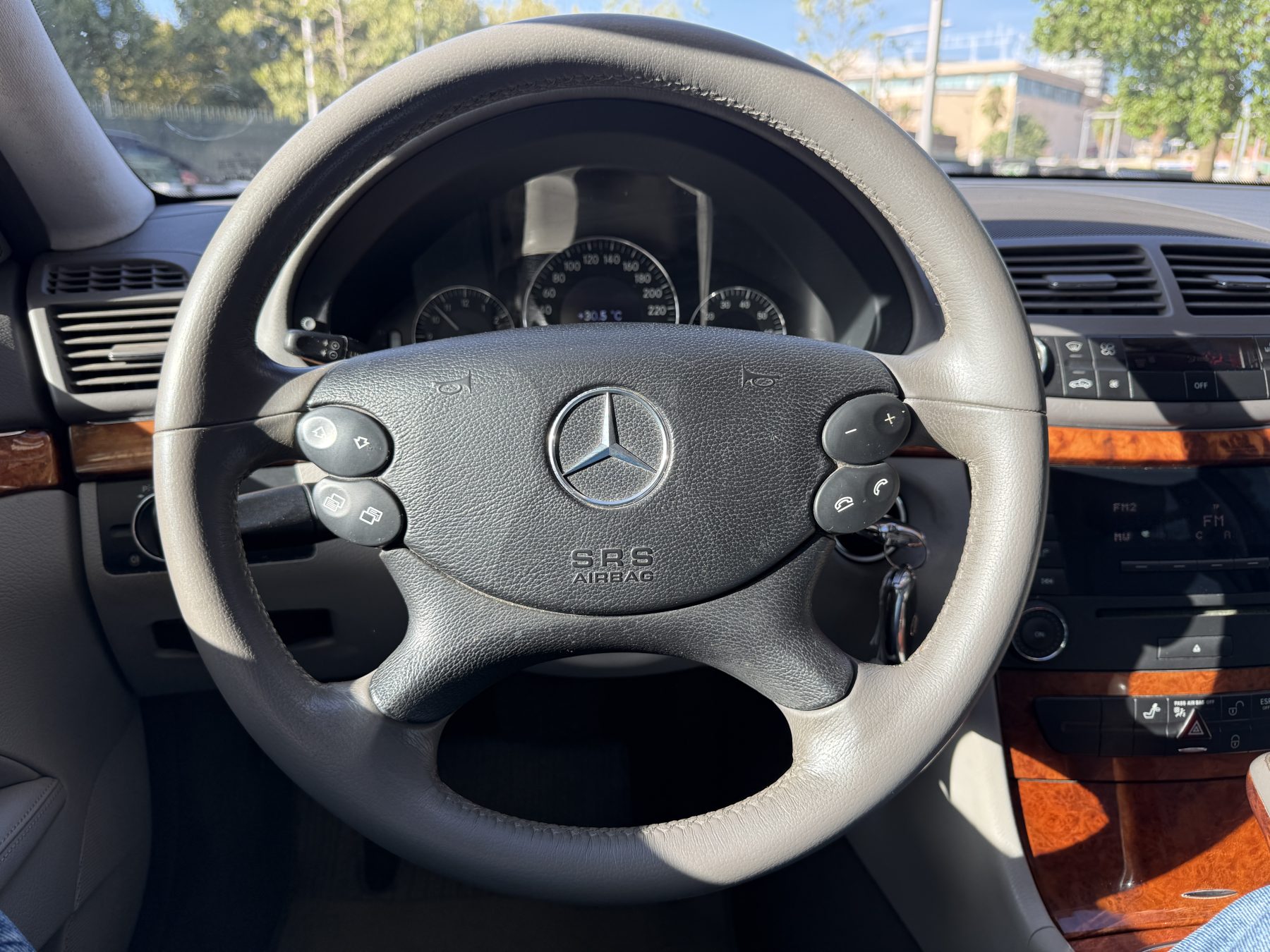 Mercedes-Benz E200